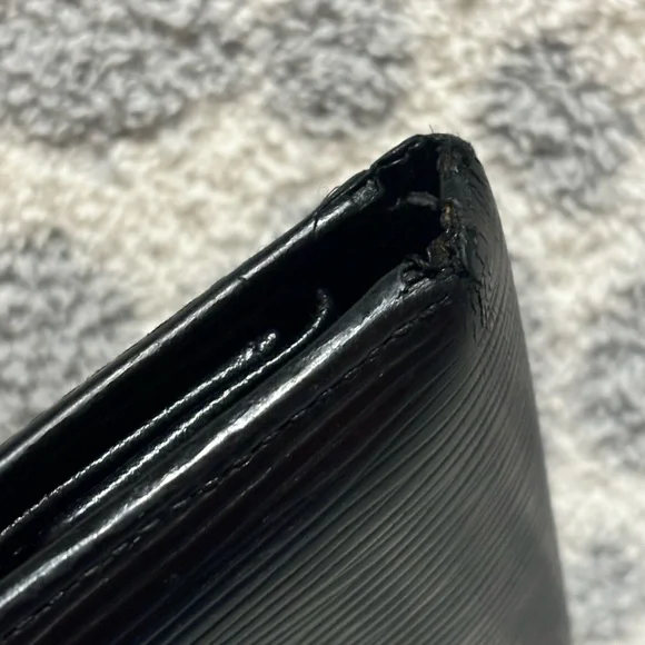 Louis Vuitton EPI black wallet - Picture 3 of 13